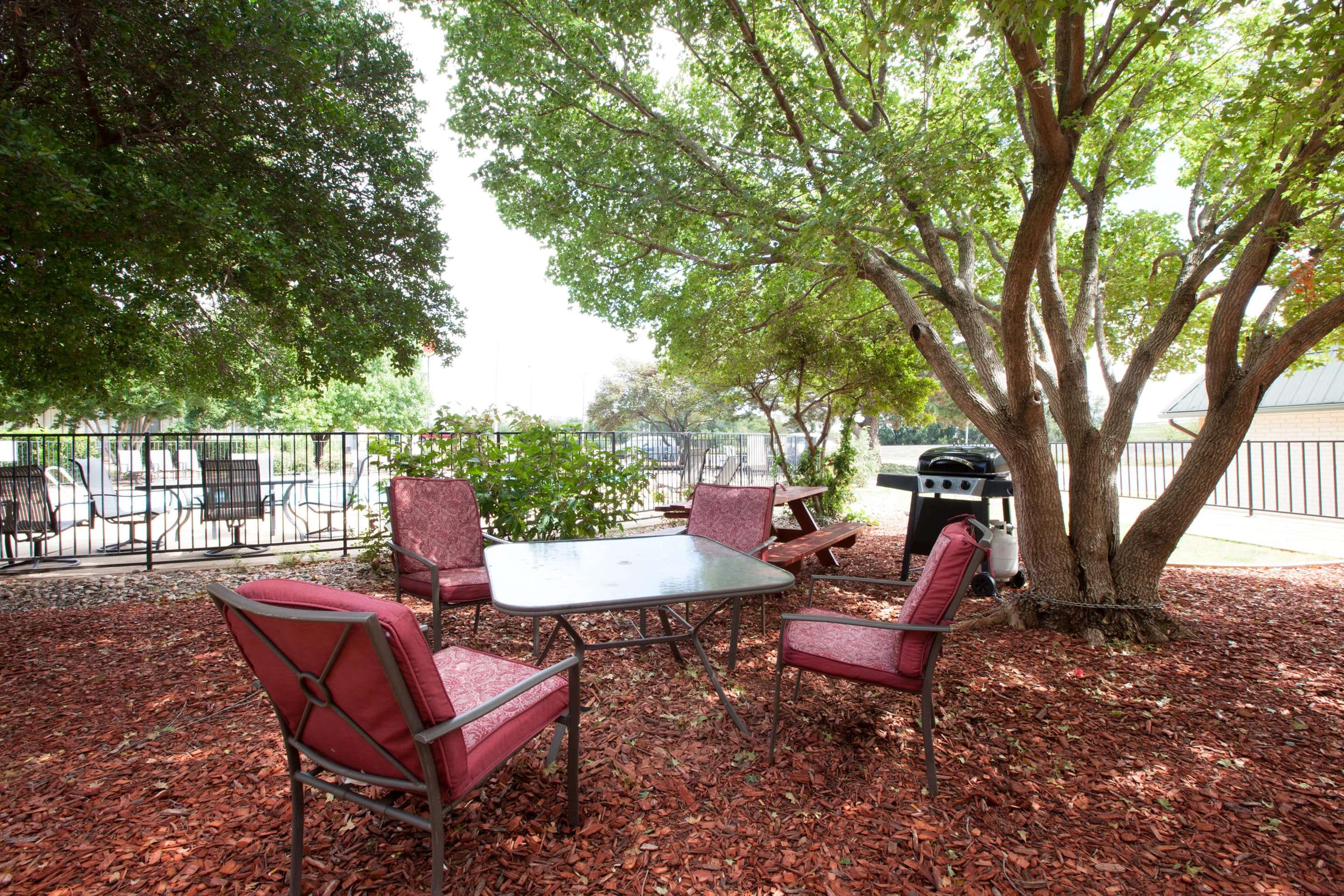Outdoor Seating Area | Days Inn by Wyndham Clinton