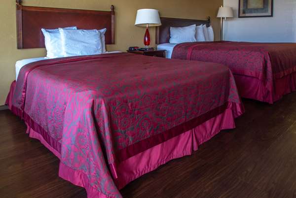  - Days Inn Clinton - I-40, Exit 65A