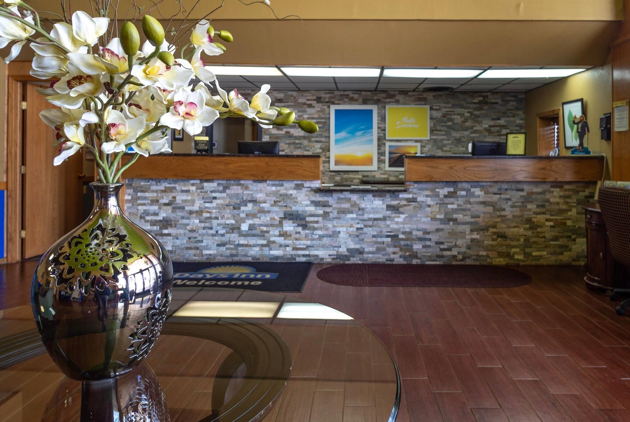Lobby | Days Inn by Wyndham Clinton