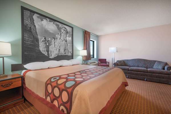 Suite - Super 8 Hotel WaKeeney - I-70, Exit 128