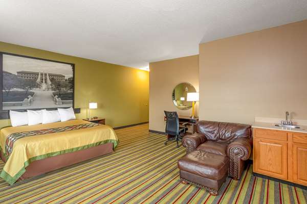 Suite - Super 8 Hotel Goshen