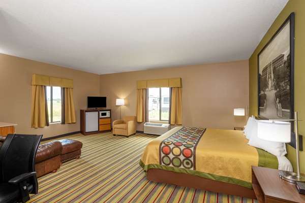 Suite - Super 8 Hotel Goshen