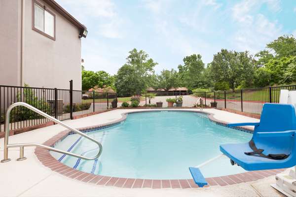 Pool - Super 8 Hotel Huntsville