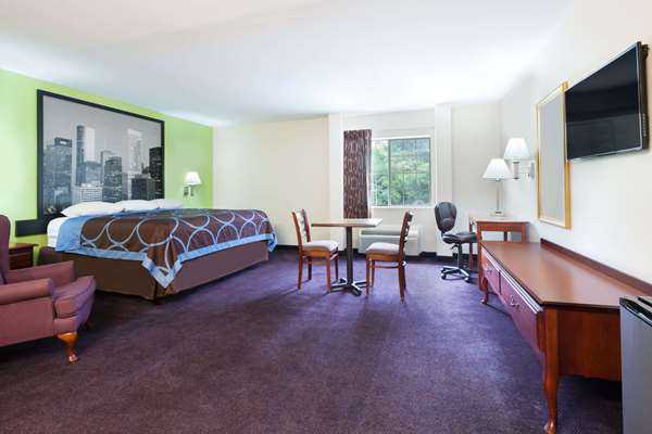 Suite - Super 8 Hotel Huntsville