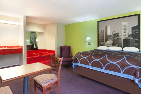 Suite - Super 8 Hotel Huntsville
