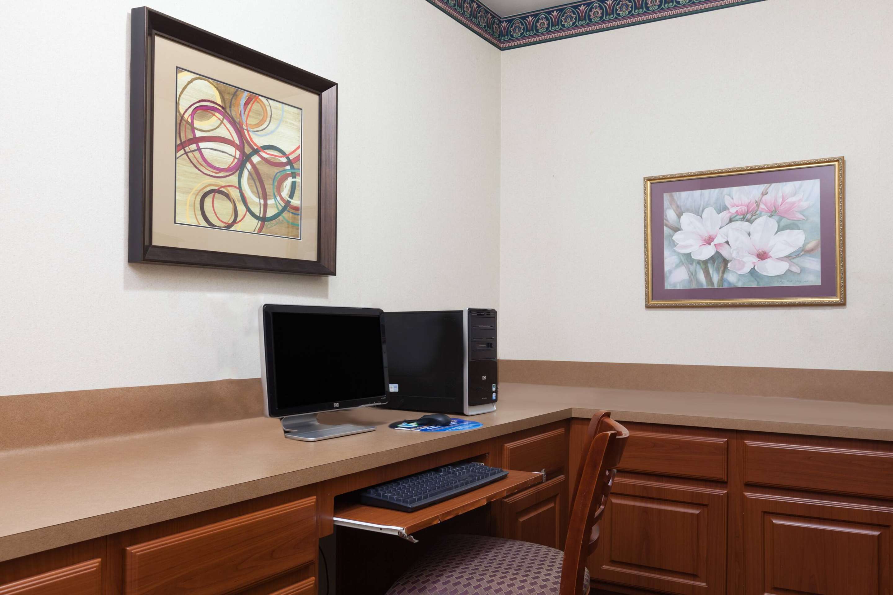 Business Center | Super 8 by Wyndham Huntsville