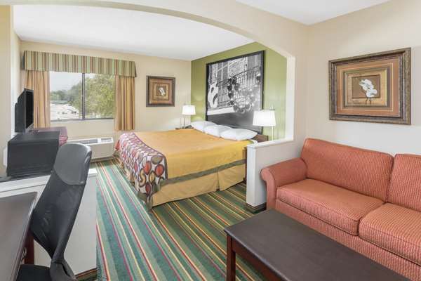 Suite - Super 8 Hotel Duson - I-10, Exit 92