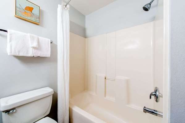  - Super 8 Hotel Lake Charles - I-210, Exit 7