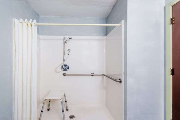  - Super 8 Hotel Lake Charles - I-210, Exit 7