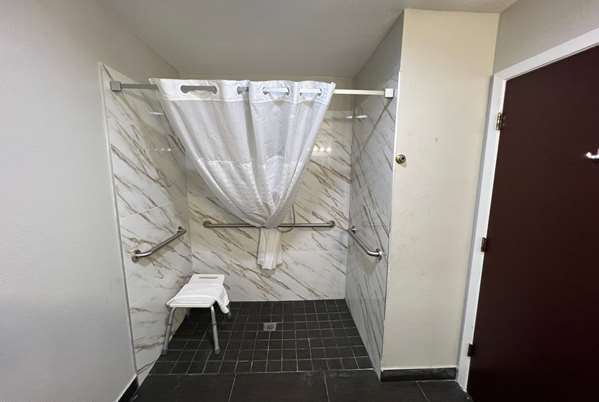  - Super 8 Hotel Lake Charles - I-210, Exit 7