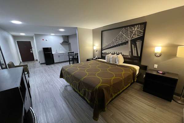  - Super 8 Hotel Lake Charles - I-210, Exit 7