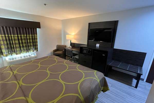  - Super 8 Hotel Lake Charles - I-210, Exit 7