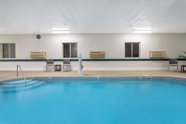 Pool - Super 8 Hotel Bedford