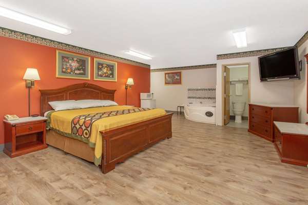 Suite - Super 8 Hotel Bedford