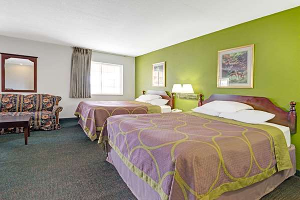 Suite - Super 8 Hotel De Soto