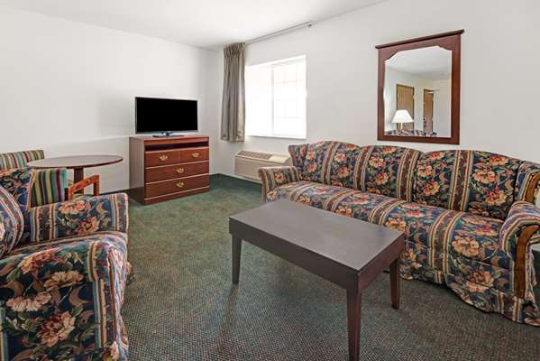 Suite - Super 8 Hotel De Soto