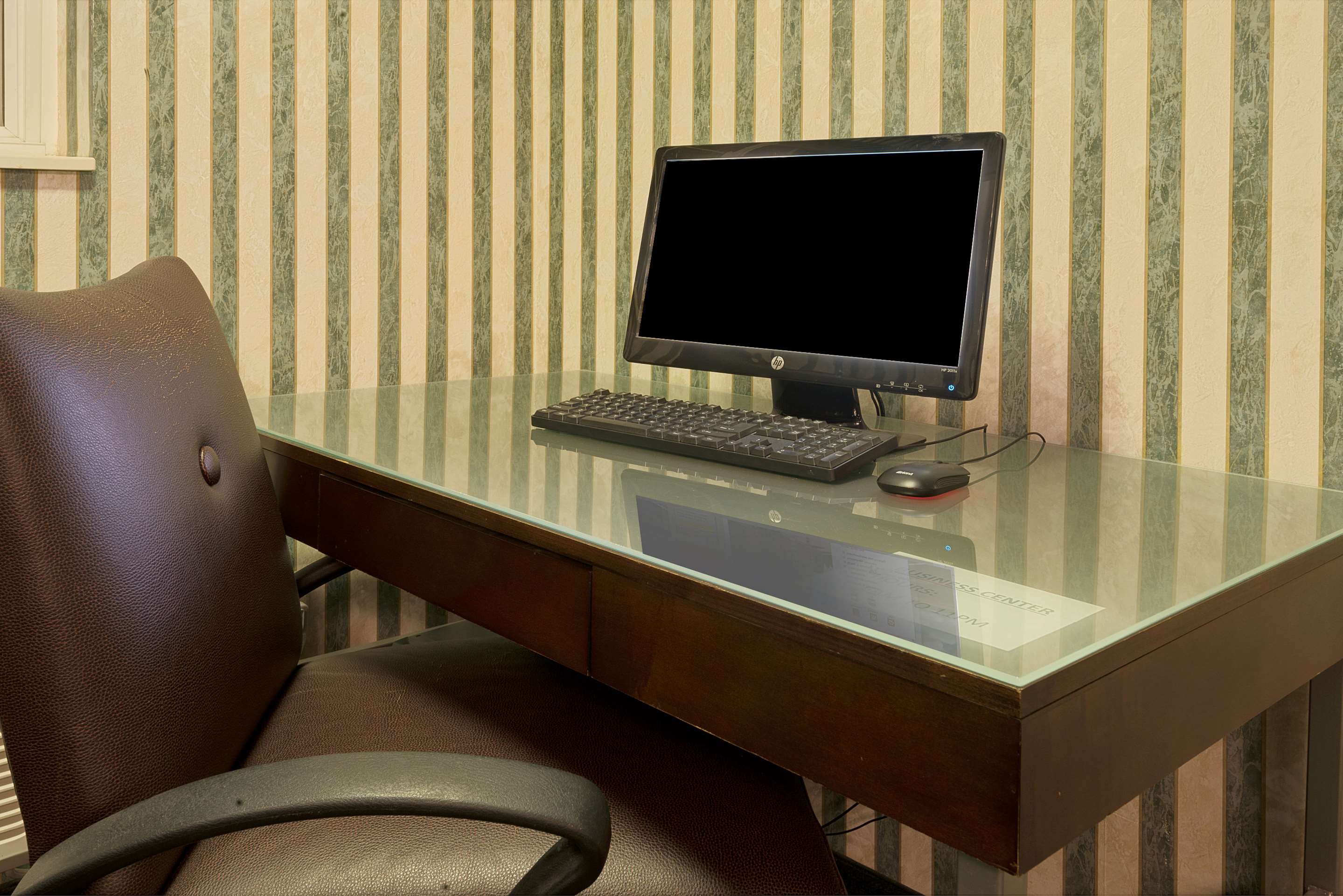 Business Center | Super 8 by Wyndham De Soto