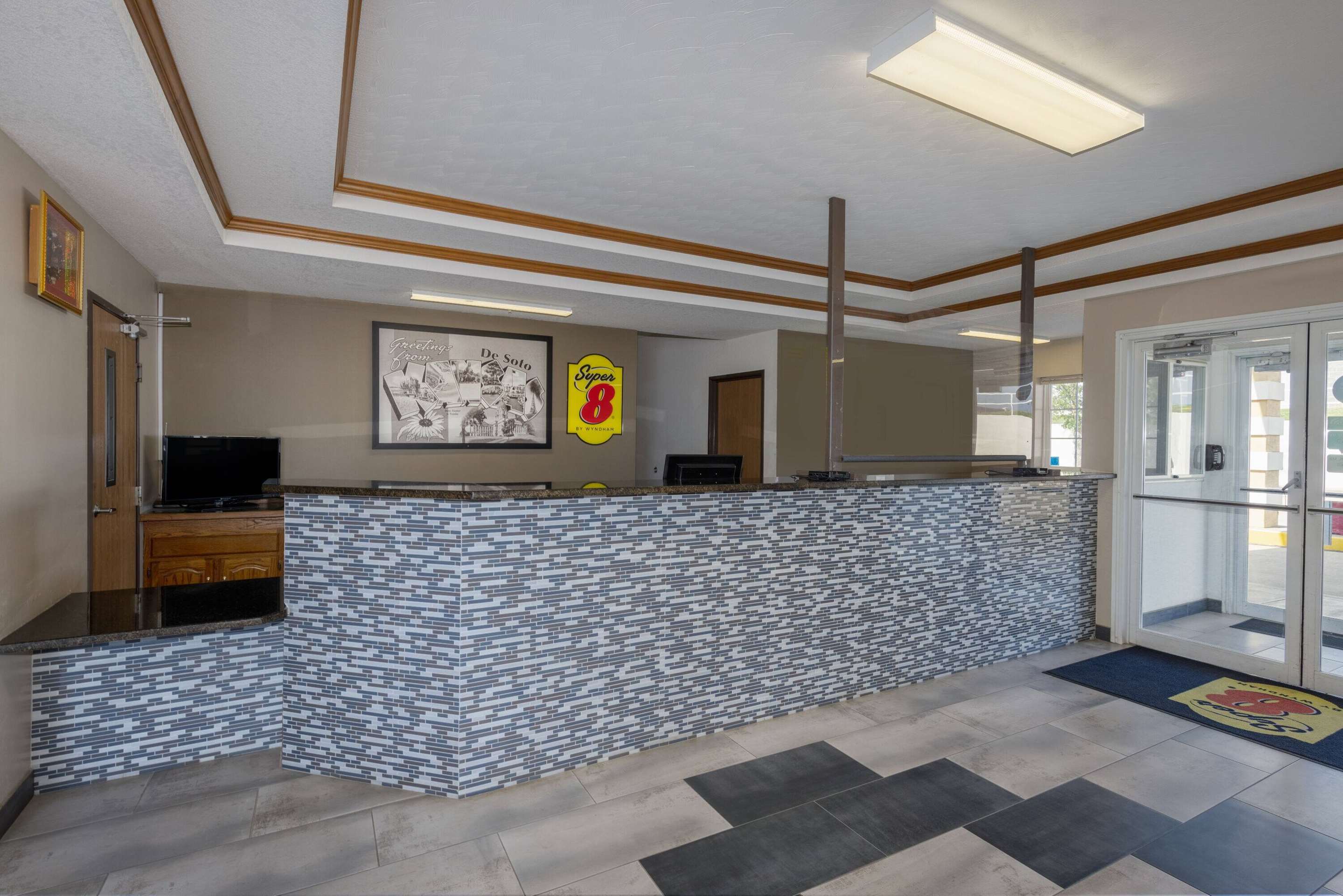 Lobby | Super 8 by Wyndham De Soto