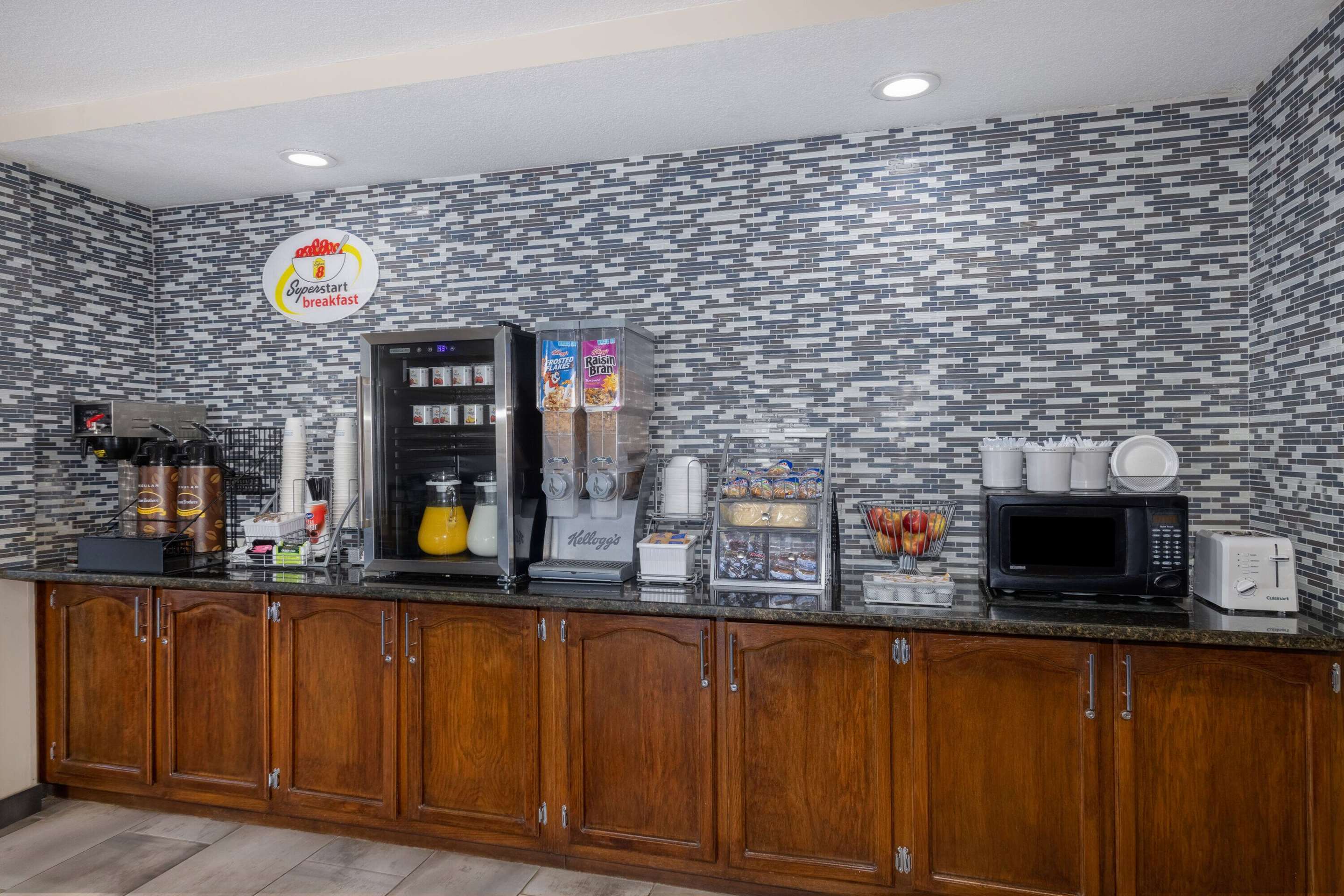 Breakfast Area | Super 8 by Wyndham De Soto