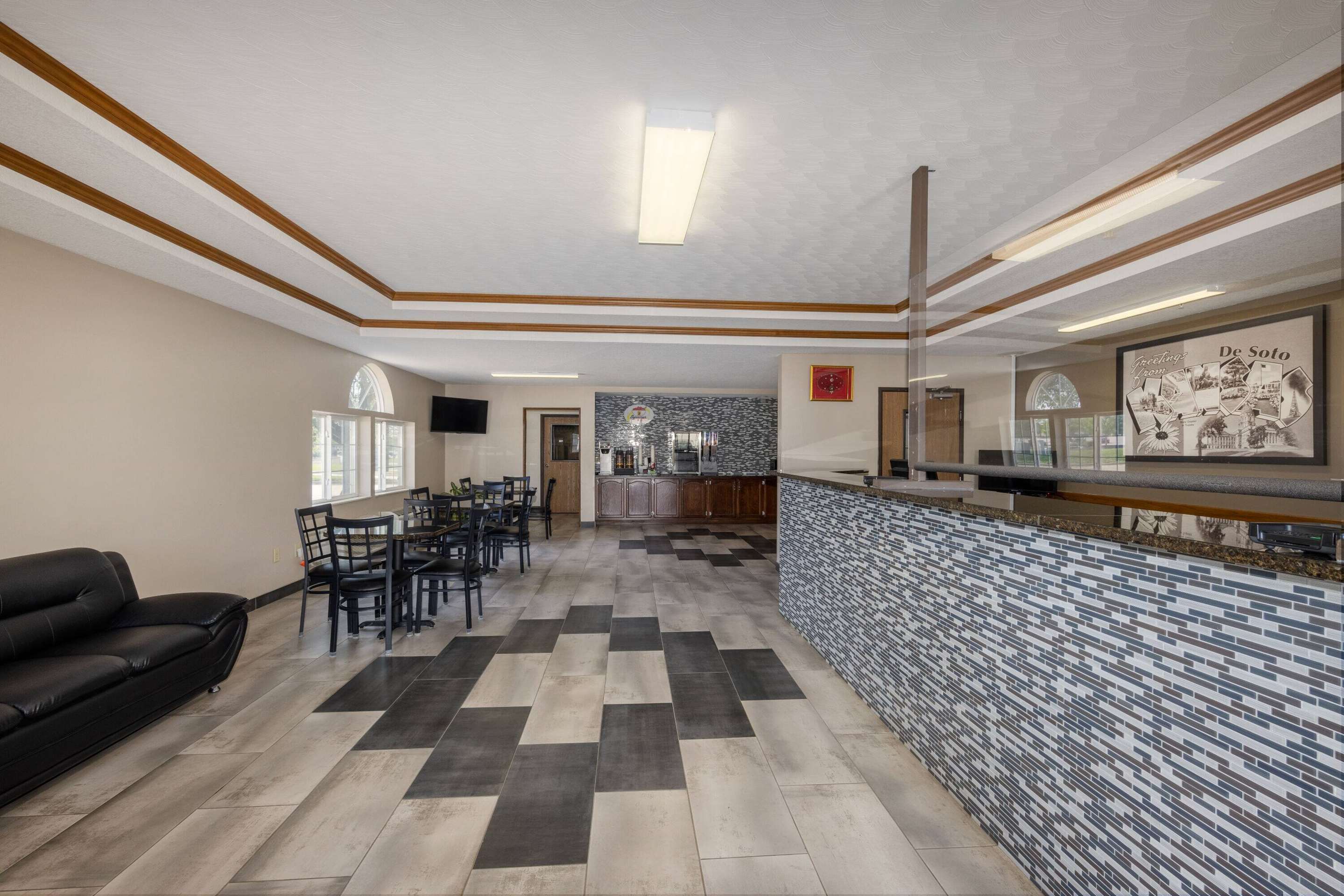 Lobby | Super 8 by Wyndham De Soto