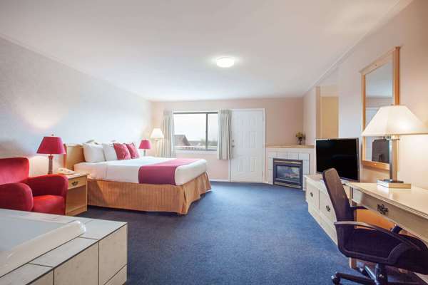Suite - Ramada Hotel Hundred Mile House
