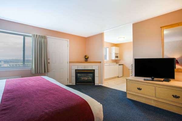 Suite - Ramada Hotel Hundred Mile House