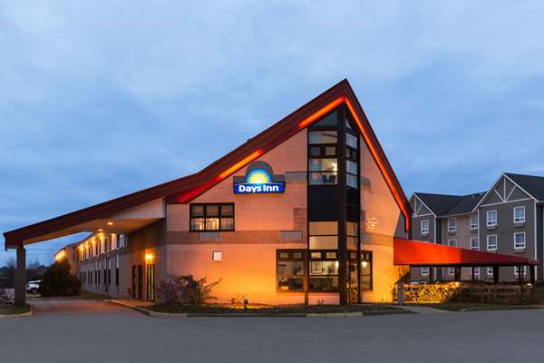 Exterior view - Days Inn Trois-Rivieres