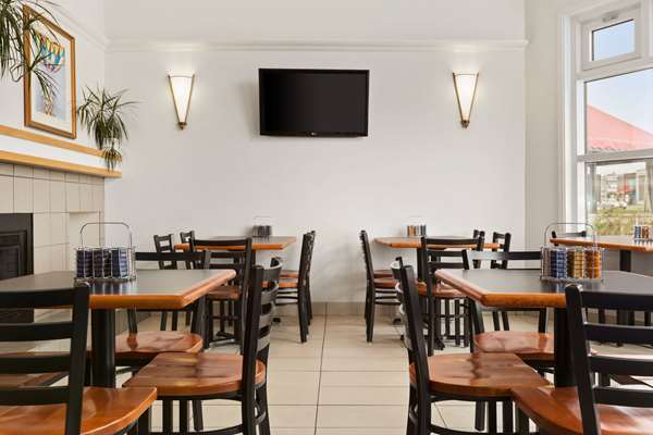 Amenities - Days Inn Trois-Rivieres