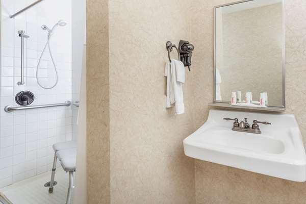  - Ramada Hotel Frisco - I-70, Exit 203