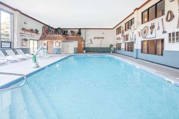 Pool - Super 8 Hotel Houghton Lake