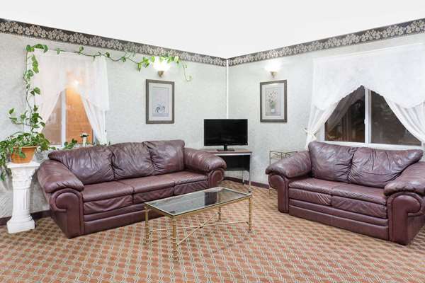  - Super 8 Motel Monticello