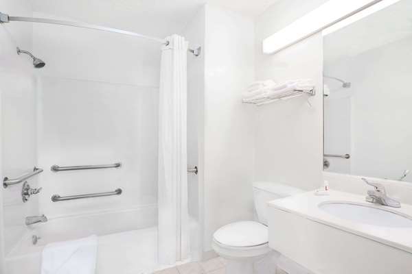  - Super 8 Motel Monticello