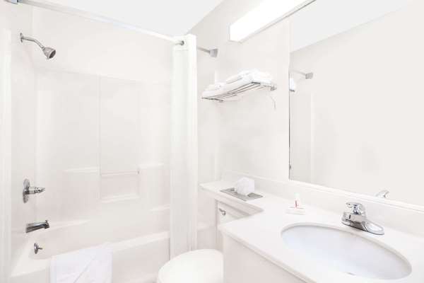  - Super 8 Motel Monticello