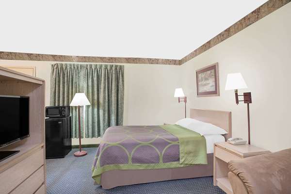  - Super 8 Motel Monticello