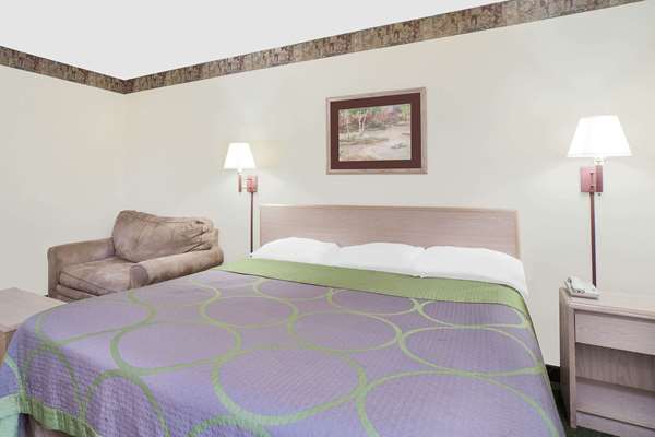  - Super 8 Motel Monticello