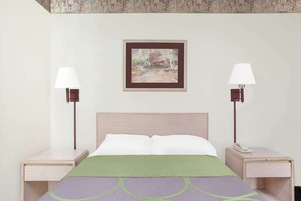  - Super 8 Motel Monticello