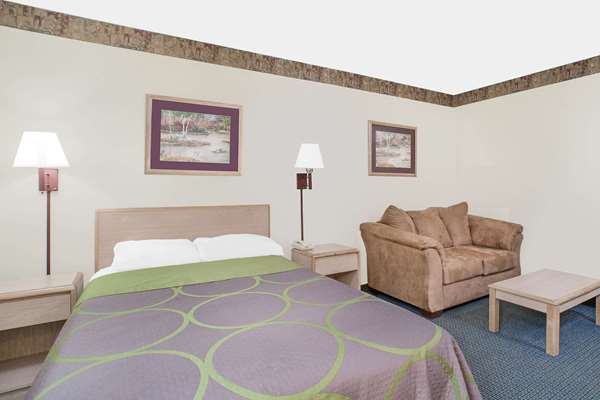  - Super 8 Motel Monticello