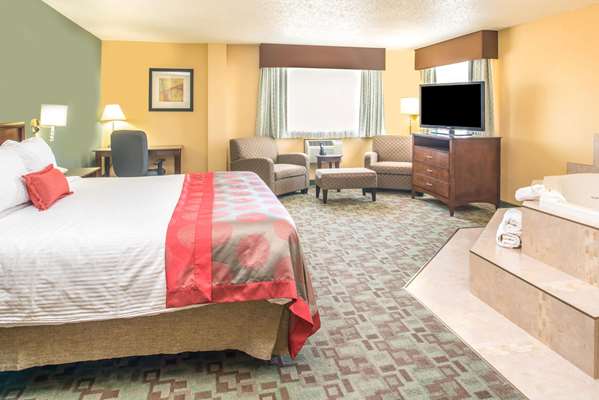 Suite - Ramada Hotel & Golf Dome Saskatoon