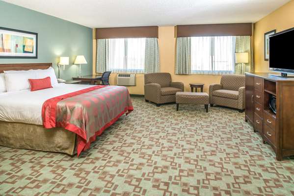 Suite - Ramada Hotel & Golf Dome Saskatoon