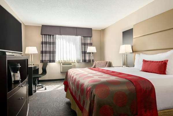 Suite - Ramada Hotel & Golf Dome Saskatoon