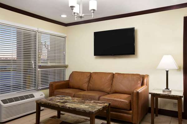  - Super 8 Motel Woodward