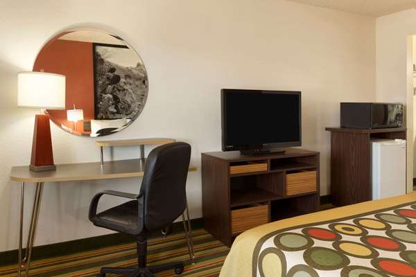  - Super 8 Motel Woodward