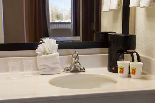  - Super 8 Motel Woodward