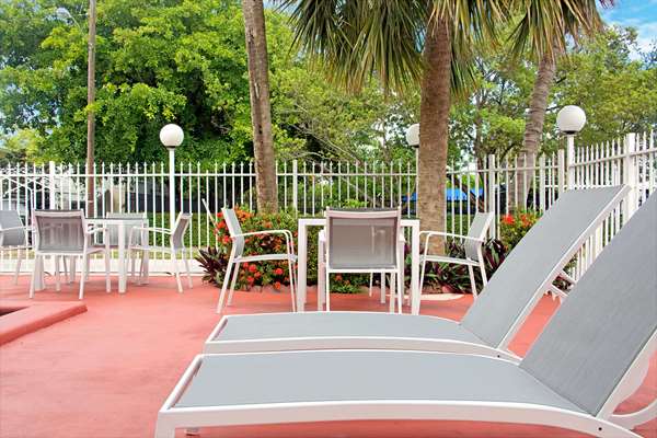 Pool - Travelodge Fort Lauderdale