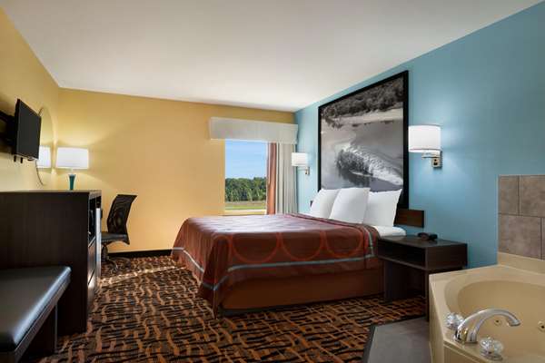 Suite - Super 8 Hotel Olive Branch