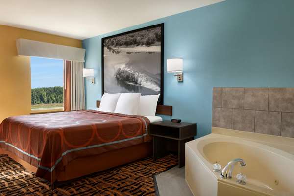 Suite - Super 8 Hotel Olive Branch