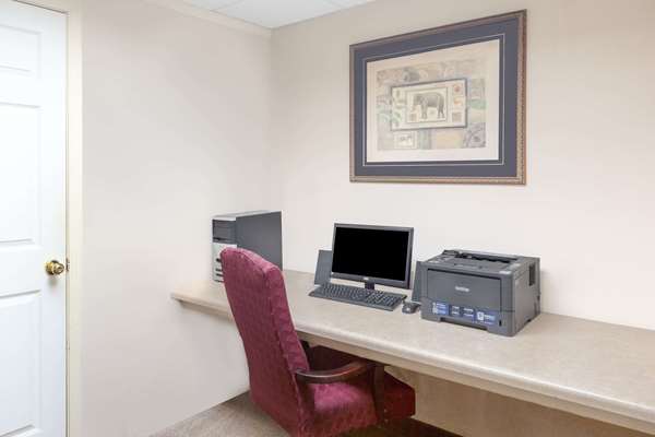 Conference Area - Days Inn & Suites Pocahontas