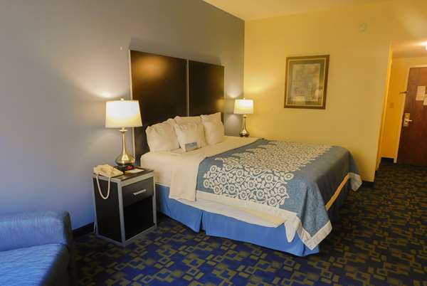  - Days Inn & Suites Pocahontas