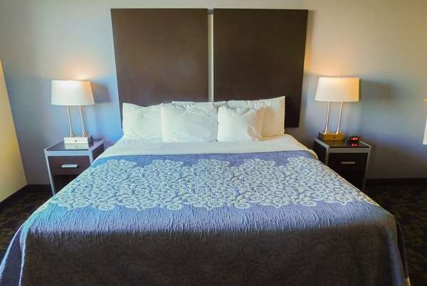  - Days Inn & Suites Pocahontas