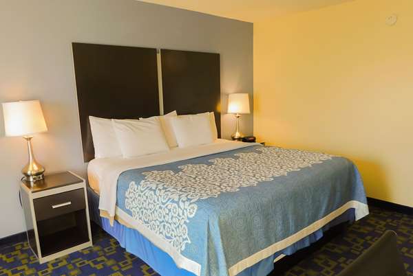  - Days Inn & Suites Pocahontas